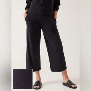 Athleta seasoft wide leg crop